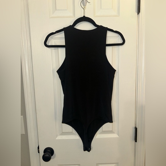 Body Contour Sleeveless High Neck Front Cutout Thong Bodysuit - Picture 5 of 12